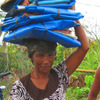 【フィリピン中部台風支援】「届けてもらったビニールシートで家をつくります」