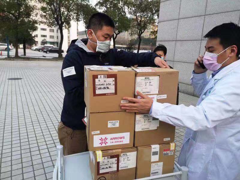 「日本の皆さんに感謝！」―N95マスクと医療用手袋を上海の病院に配布